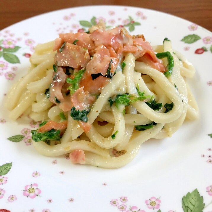 鮭とほうれん草のチーズ焼きうどん